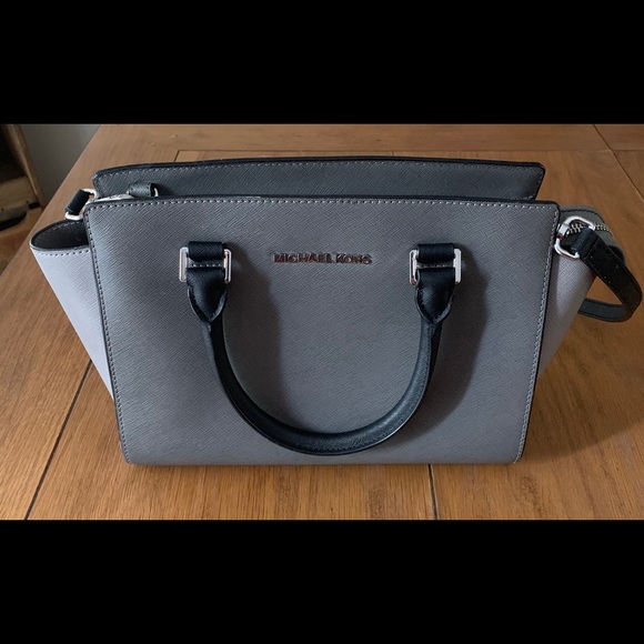Michael Kors Handbags - Michael Kors Selma bag